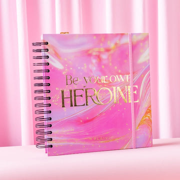 PRE-VENTA: Agenda Diaria Anual 2026  - Daily Planner Heroine